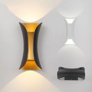 Lampe murale extérieure en aluminium à double tête, étanche, LED, 2 perles, durée de vie de 50 000 heures, 80 CRI, éclairage 16/24h, utilisation extérieure - Product Image 1