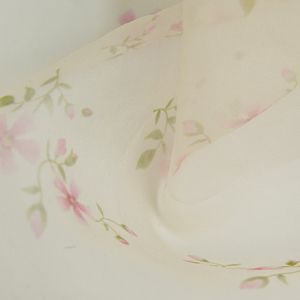 ผ้าโพลีเอสเตอร์ทอลายดอกซากุระสีชมพูสด 100T สำหรับเสื้อและกระโปรง - Product Image 4