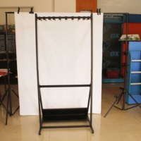 Support de présentation de planches de surf pliable et robuste, réglable, avec cadre métallique thermolaqué pour une publicité stable en magasin