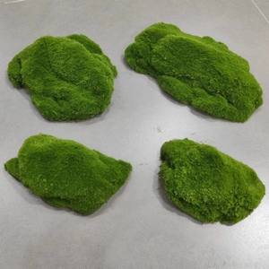 Pietra dei capelli del blocco del muschio di simulazione per la decorazione esterna della parete che abbina il prato del paesaggio che flocca gli ornamenti del tipo di erba della dimensione perfetta della pianta