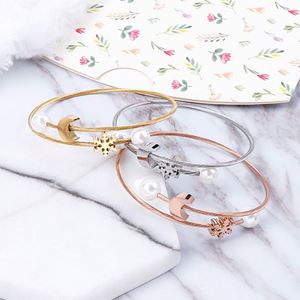 Venta al por mayor de acero inoxidable Simple creativo copo de nieve perla Luna titanio acero Navidad joyería pulsera regalo - Product Image 1