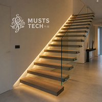 Escalier flottant moderne d'intérieur, conception flottante, production en usine, coordination sur site