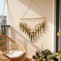 Décoration murale bohème suspendue en eucalyptus artificiel avec boules en osier, pompons et perles - Bâton de 33,1 pouces pour salle de bain, salon, chambre à coucher