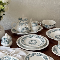 Ensemble de vaisselle en céramique verte à fleurs de style vintage européen, assiettes à bords ondulés, plat de service, assiette à soupe pour la décoration de la table à la maison