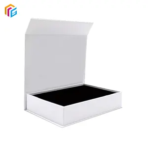अनुकूलित लक्जरी सफेद चुंबकीय बक्से फ्लैप कपड़े पैकेजिंग पेपर बॉक्स Foldable चुंबकीय बंद उपहार बक्से के साथ रिबन