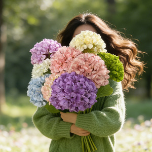 Flores Artificiales de Hortensia, 135 Pétalos, Flor de Seda, Decoraciones para Bodas y Hogar, Accesorios para Fotografía en Exteriores - Product Image 1