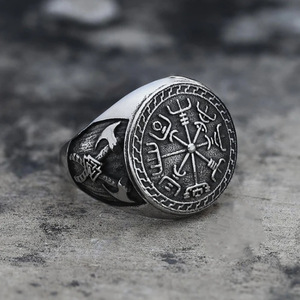 Bague vintage avec tatouage de runes viking, bague personnalisée avec boussole nordique et hache de guerre pour homme, bijoux de design tendance - Product Image 2