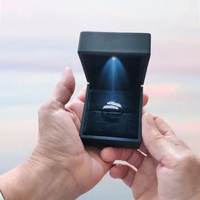 Boîtes à bijoux de luxe en velours et plastique, forme carrée, fermeture à boucle, logo laqué noir, sérigraphie personnalisée, tendance, pour la Saint-Valentin