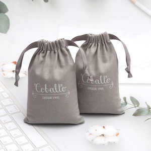 Pochette en coton et lin gris avec logo personnalisé imprimé, réutilisable, douce, pour bougies, savons, cosmétiques, emballage cadeau, sac en mousseline avec cordon de serrage - Product Image 1