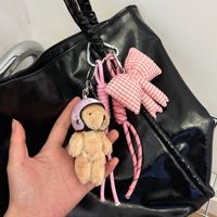 REWIN 2025 Mignon Casque Ours Sac à Main Porte-clés Mousqueton Chaîne Clé de Voiture Football Caméra Cordon Tressé Gland Pendentif de Sac Breloques