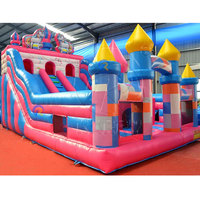 Château gonflable double piste avec toboggan et zone de saut, motifs de dessins animés, mur d'escalade et obstacles, en PVC robuste