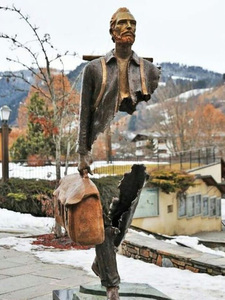 Statua Urbana in Metallo, Scultura in Bronzo a Grandezza Naturale di <span class=keywords><strong>Bruno</strong></span> il Viaggiatore in Vendita - Product Image 5