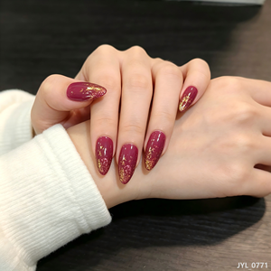 24 <span class=keywords><strong>Uñas</strong></span> Postizas Francesas Color Vino Tinto con Base Dorada y Diamantes Triturados, Forma Almendrada Mediana, Reutilizables, Estilo Festivo de Lujo - Product Image 1