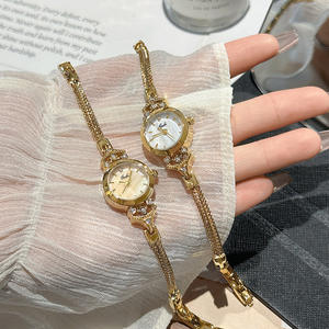 ساعات كوارتز نسائية بسيطة وفاخرة طراز جديد ساعة بسوار راقية مع حافظة معدنية عرض قرص بمؤشر تناظري للنساء - Product Image 3