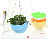 Pot de fleurs rond en plastique pp avec impression or pour jardin, pot de fleurs suspendu en fer à bas prix, décoration suspendu avec chaîne