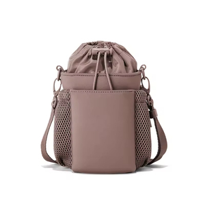 Nuevas llegadas: Bolsa de neopreno personalizada para botella de agua deportiva con correa cruzada para el hombro - Product Image 3