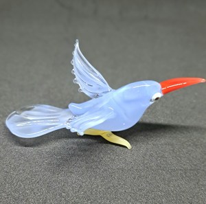 Figurine d'oiseau bleu en verre cristal fait main, bec rouge, décoration de bureau contemporaine, vase de table pour Diwali, mariage, pièce unique - Product Image 3
