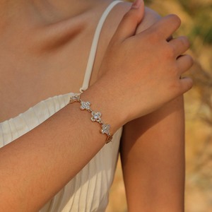 Xing Yu yüksek kalite Vintage stil 18K altın kaplama dört yapraklı yonca zincir bağlantı bilezik lüks pirinç geometrik sahip - Product Image 5