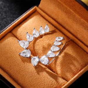 Orecchini a Perno Minimalisti Classici in Lega con Forma Geometrica a Goccia, Stile Coreano, Accessori Lucidi per Orecchie, Regalo Quotidiano per Donne - Product Image 4