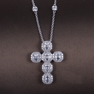 Collar con Colgante de Diamante de Laboratorio con Corte Asscher en Forma de Cruz de Oro de 14k Messi Jewelry MS-504 - Product Image 6