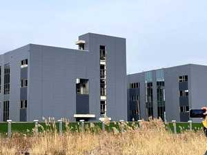 แผ่นไฟเบอร์ซีเมนต์เคลือบยูวีคุณภาพสูง สีสันสดใส แรงบันดาลใจจากนิชิ ผลิตจากแคลเซียมซิลิเกต สำหรับบุผนังภายนอกวิลล่า - Product Image 6