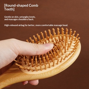 Brosse à barbe écologique avec manche en bois et poils doux pour un nettoyage et un soin délicats de la barbe. - Product Image 6