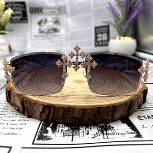 Lunettes de soleil unisexes de luxe sans monture, rectangulaires, avec design croisé et accents de diamants Moissanite VVS, élégantes, style Pear Jewelex - Product Image 1