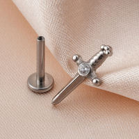 Piercing F136 G23 en Titane Mini Épée Incrustée de Zircone Cubique, à Filetage Interne et Dos Plat, pour Oreille, Lèvre, Nez, Bijou de Piercing, Cadeau de Mariage