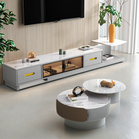 Ensemble de meubles TV en marbre avec étagère vitrée, portes coulissantes à lumière chaude, tiroirs de rangement et tables basses gigognes pour la maison