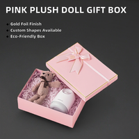 Boîtes cadeaux rigides de poupée en peluche rose avec impression offset de gaufrage de stratification mate de revêtement UV pour les cadeaux cosmétiques de chapeau