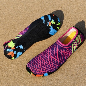 Chaussures aquatiques à séchage rapide pour la natation en mer, les activités aquatiques en plein air, antidérapantes, pour la marche pieds nus, le yoga, la piscine, les chaussettes de plage, les chaussures de ruisseau - Product Image 1