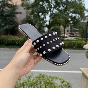 Korean Fashion Women Slide Slippers Handicraft Pearl Rivet Flat Non Slip Sandals <b>Plus</b> <b>Size</b> Outdoor Daily Footwear - Product Image 4