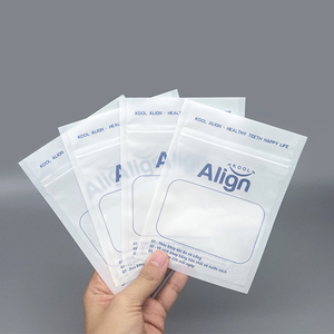 Sacs d'emballage orthodontique dentaire personnalisés à fermeture éclair, transparents, refermables, en plastique, avec fermeture à glissière sur 3 côtés pour aligneurs dentaires - Product Image 1