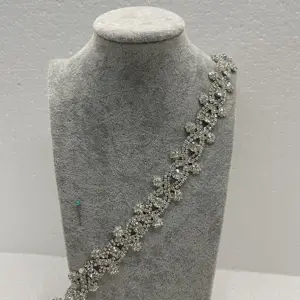 Nuovo Design a forma di fiore catena di cristallo strass tazza di cristallo rifilatura per la decorazione