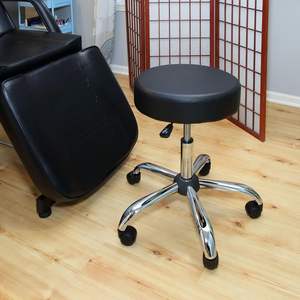 Tabouret de laboratoire Alera en PU noir réglable en hauteur, confortable et pratique - Product Image 3