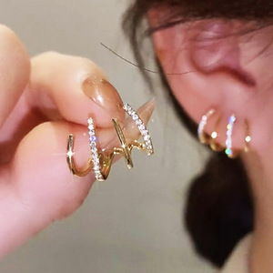 Orecchini a quattro punte per donna, accessori per l'orecchio alla moda per l'uso quotidiano - Product Image 1