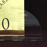 Tarjetas de menú de cena de boda de acrílico transparente personalizadas, números grabados en lámina dorada, soportes de lugar con Material de papel de estilo musical