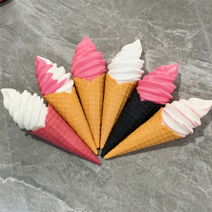 Modèle de cornet de gaufre artificiel de 22 cm (8,6 po) couleur chocolat et vanille, pour la présentation en chariot alimentaire, la publicité et le jeu - Product Image 2