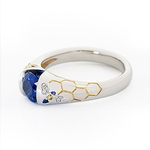 Anello da Donna F298 con Zaffiro Ovale, Gemma Naturale, Design Esagonale, Montatura a Griffe, Anelli di Fidanzamento alla Moda - Product Image 1