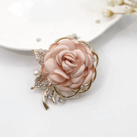 Nouveau tissu à la mode rose broche perle artificielle strass fleur broche pour les femmes