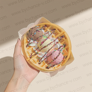 Maqueta de helado de waffle tipo sundae de aspecto delicioso, realista, para exhibición minorista y publicidad de marketing. - Product Image 2