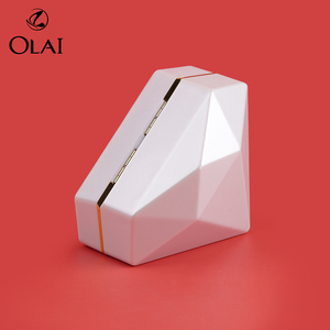 Olai tam giác LED hộp đồ trang sức kim cương phun sơn Bông tai mặt dây chuyền Quà tặng bàn trang điểm hộp lưu trữ - Product Image 3