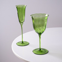 Verres à pied élégants en cristal vert à motif floral vintage pour vin, cocktails et flûtes à champagne - Idéal pour la maison, les hôtels et les restaurants