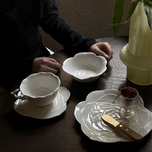 Wholesale Exquisite Rose Petals Ceramic Coffee and Tea Saucer Set <b>Dinnerware</b> for Home Use - Product Image 1