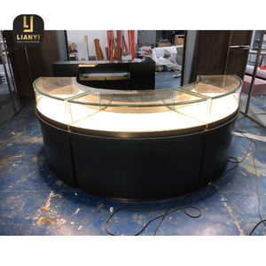 Vitrina de Joyería de Vidrio Curvo con Diseño de Arco Sin Costuras que Crea un Centro de Atención Fluido y Moderno para Boutiques de Lujo - Product Image 5