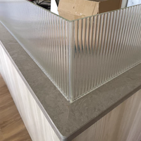 Vidrio Templado Acanalado Ultra Transparente de Estilo Moderno para Separador de Ambientes en Restaurantes