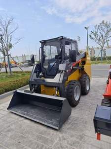 Dégivrage hivernal essentiel : Chargeur coulissant spécial avec cabine chauffée et équipement de nettoyage routier pour l'assainissement municipal - Product Image 3