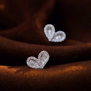 Boucles d'oreilles en forme de cœur en or blanc E2905, avec serti en zircon, pour femmes, bijoux romantiques à la mode, cadeau - Product Image 4