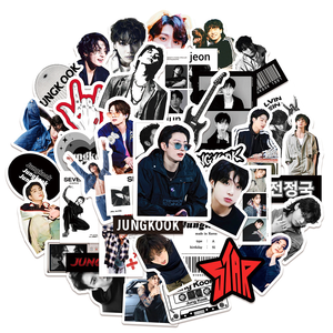 Vente en gros de 50 autocollants en <span class=keywords><strong>vinyle</strong></span> PVC <span class=keywords><strong>KPOP</strong></span> Idol Group Bangtan Boys, impression UV, imperméables, décoration pour la maison - Product Image 3