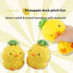 Jouets à presser en forme de canard ananas, mignons animaux de dessin animé en forme de fruits, jouets anti-stress souples en TPR, cadeaux pour fêtes d'anniversaire d'enfants - Product Image 6